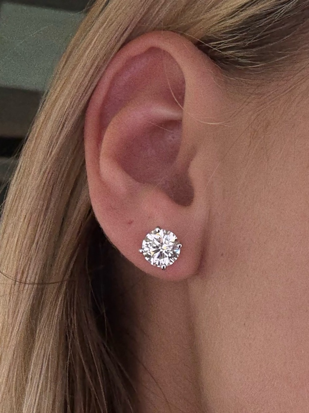 3.17 CTW round D VVS2 diamond stud earrings screw backs